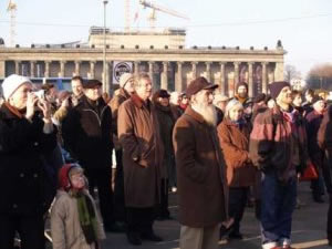 Ein bekannter Schlo&szlig;-Bef&uuml;rworter demonstriert gegen den Abri&szlig; des Palastes